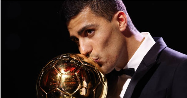 Rodri vinh quang nhận Quả bóng vàng 