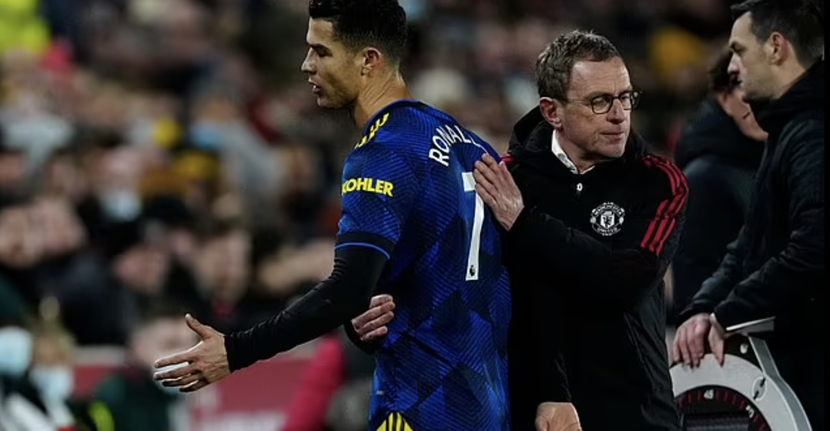 Ronaldo tỏ thái độ tức giận sau khi bị thay ra