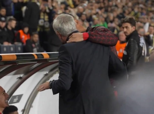 Casemiro tái ngộ với Jose Mourinho trong trận hòa giữa Man United và Fenerbahce