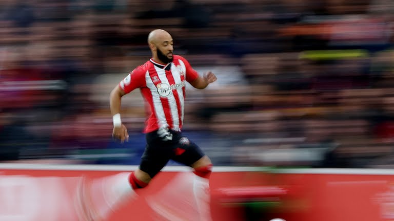 Souhampton bất ngờ vươn lên dẫn trước trong những phút đầu trận đấu Souhampton bất ngờ vươn lên dẫn trước trong những phút đầu trận đấu