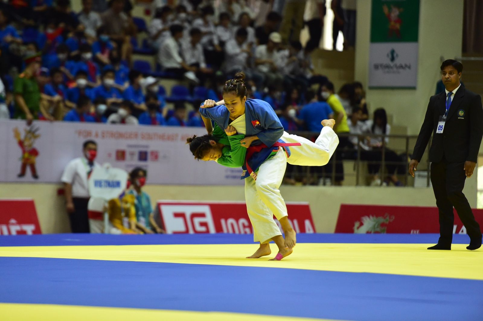 Với thành tích về nhất tại hạng cân dưới 48 kg bộ môn nữ Kurash, VĐV Tô Thị Trang đã xuất sắc đem về tấm HC vàng đầu tiên cho đội tuyển Việt Nam.