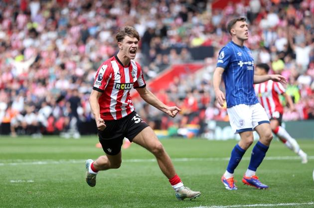 Tyler Dibling: Southampton từ chối đề nghị của Man United, hứa hẹn tương lai tươi sáng