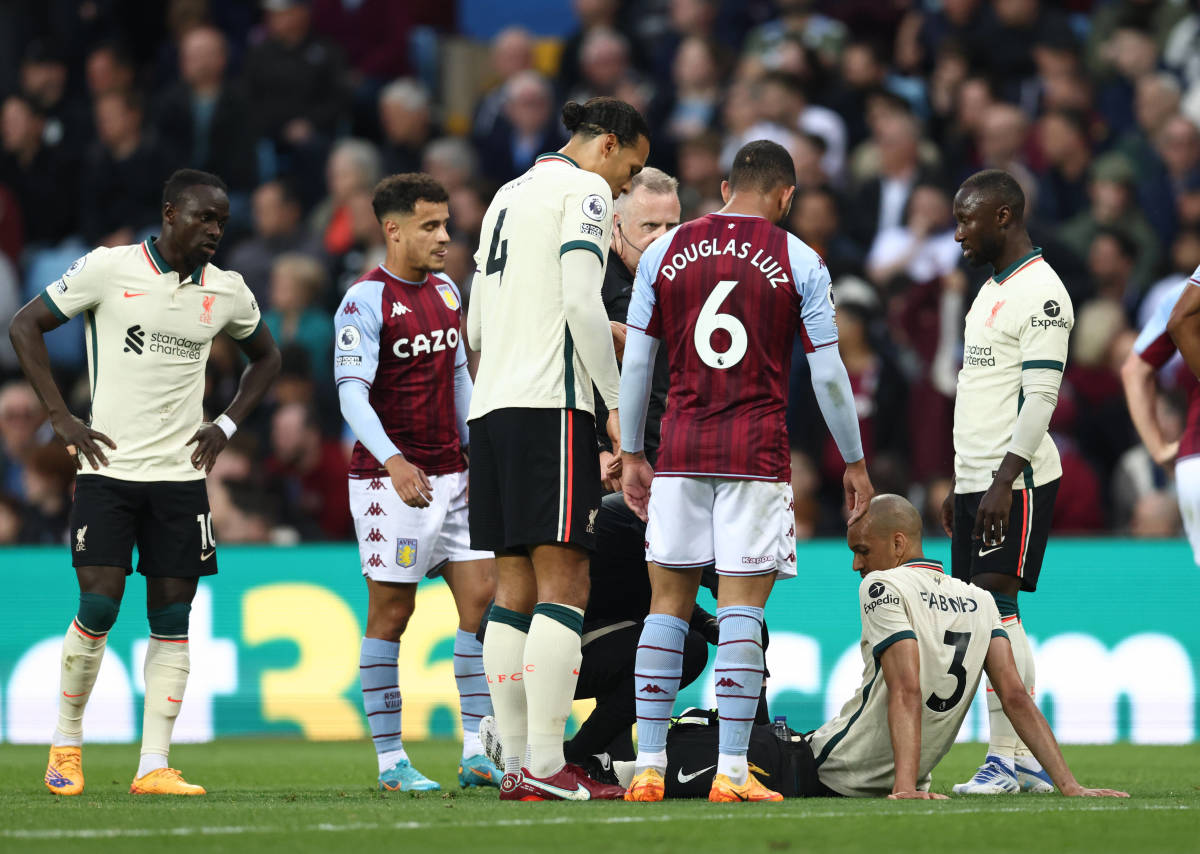 The Kop lo lắng về chấn thương của Fabinho The Kop lo lắng về chấn thương của Fabinho