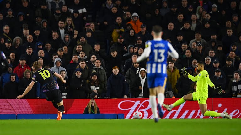 Tiền đạo Harry Kane là người kết liễu đội chủ nhà 