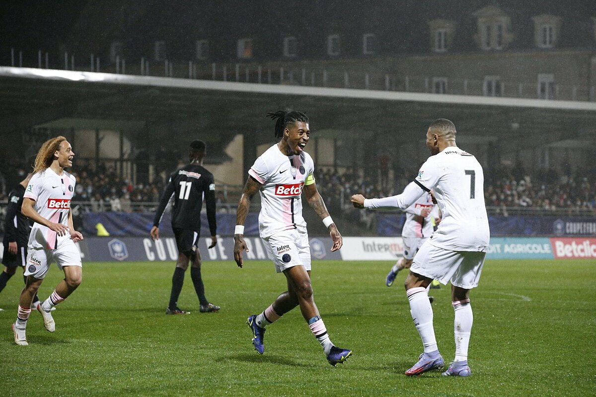 Trung vệ Kimpembe lập công