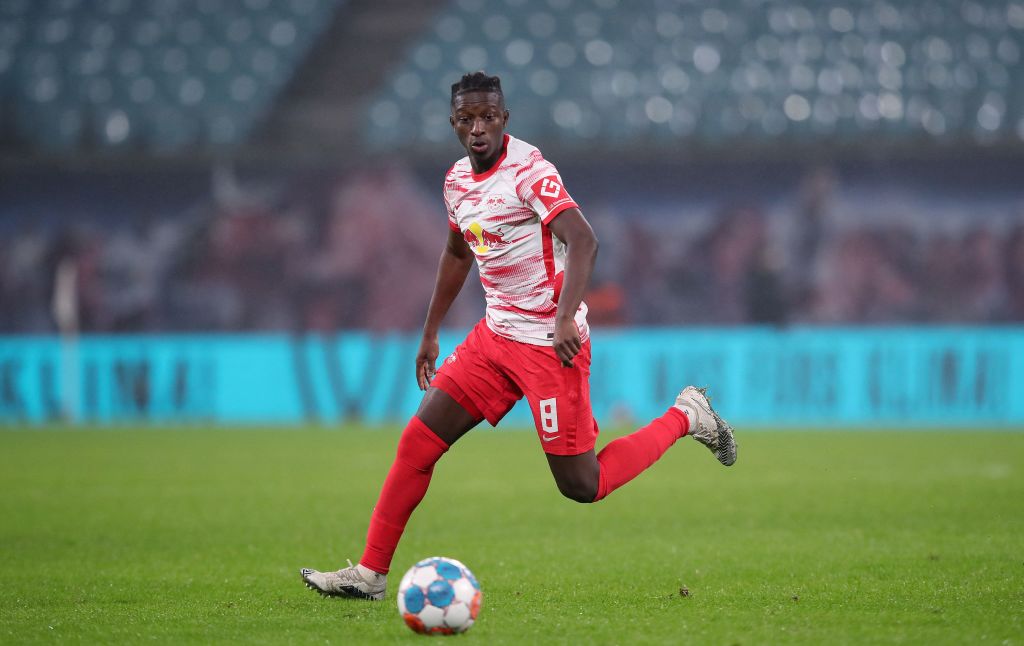 Tiền vệ phòng ngự Amadou Haidara 