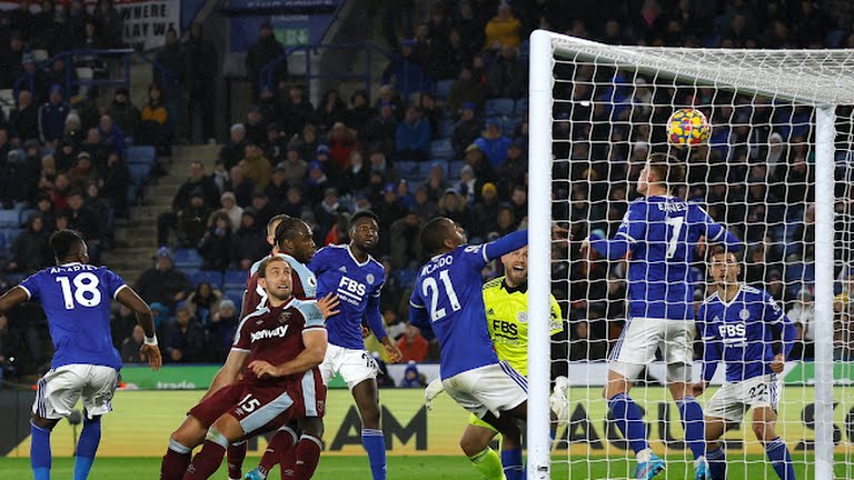 Trung vệ Craig Dawson đã dành lại 1 điểm quý báu cho CLB West Ham