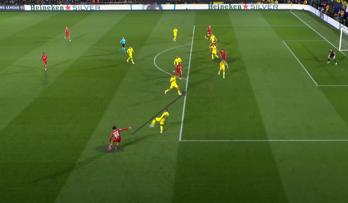 Tàu Ngầm Vàng bất ngờ mất thế trận vào tay Liverpool