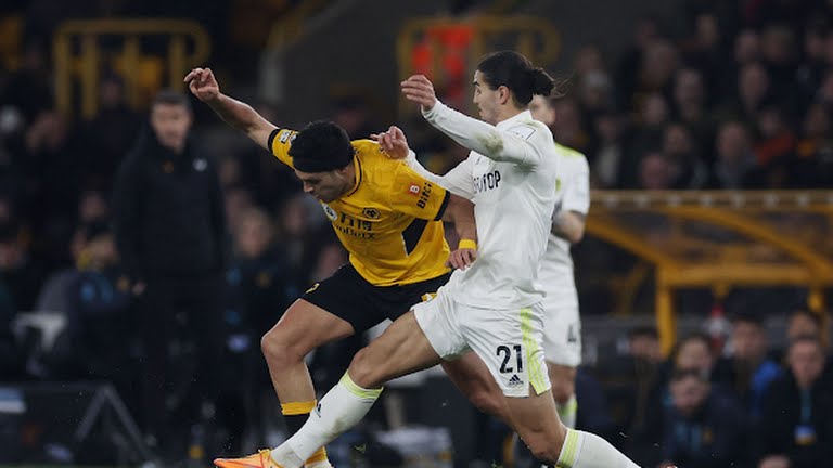 Wolves đã hoàn toàn sụp đổ với tấm thẻ đỏ của tiền đạo Jimenez