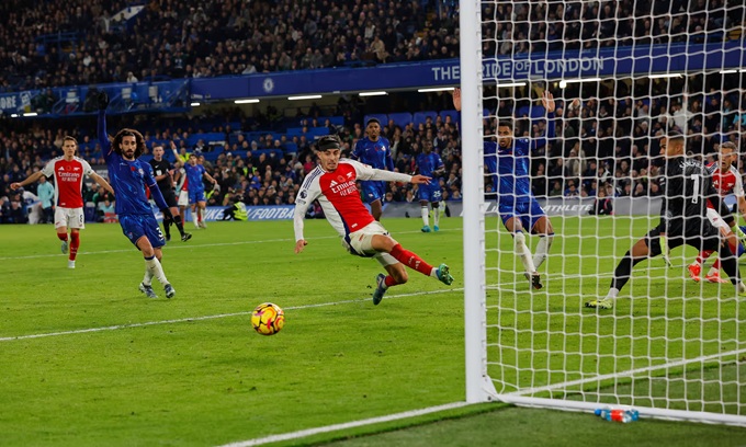 Arsenal tiếp tục sụp đổ trong cuộc đua vô địch sau trận hòa đau đớn với Chelsea