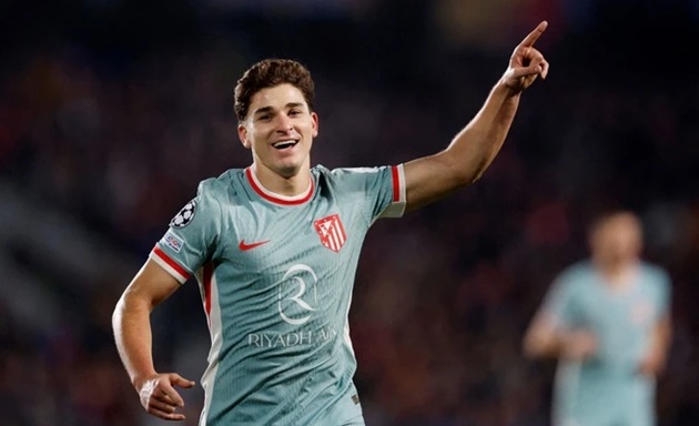 Julian Alvarez tỏa sáng trên sân cỏ: Sự đền đáp cho niềm tin của Simeone