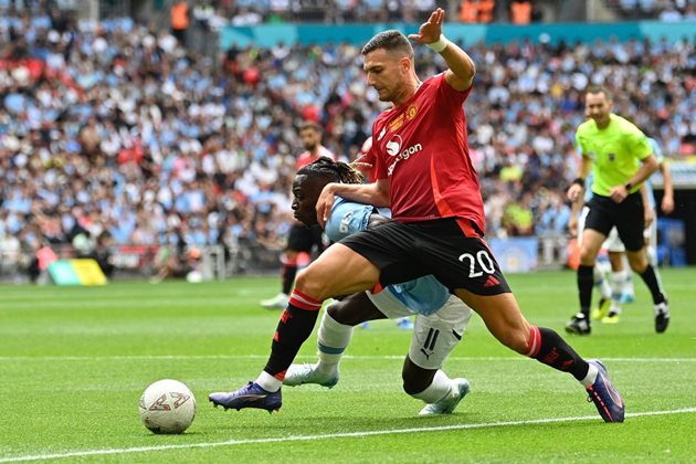 Man United Phục hồi Alvaro Carreras để giải quyết bài toán phòng ngự
