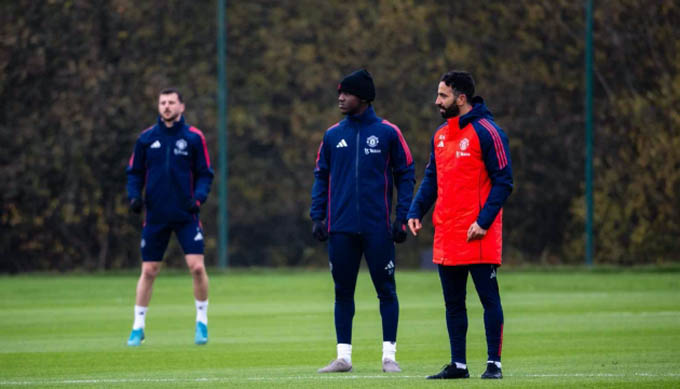 Triều đại Ruben Amorim tại MU khởi động với buổi tập đầu tiên đầy năng lượng