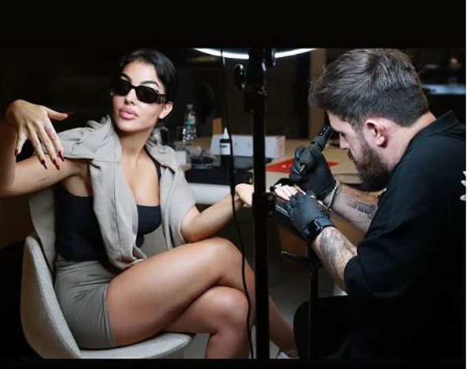Georgina Rodriguez xăm hình, Ronaldo vẫn kiên trì không mực trên da