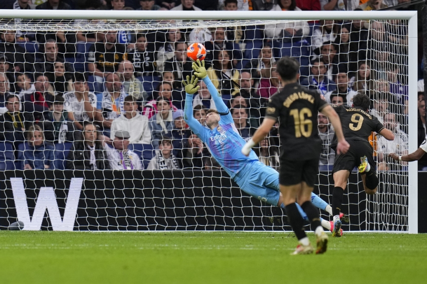 Real Madrid đối mặt thách thức kép trước Arsenal: Bóng chết và chuyển trạng thái