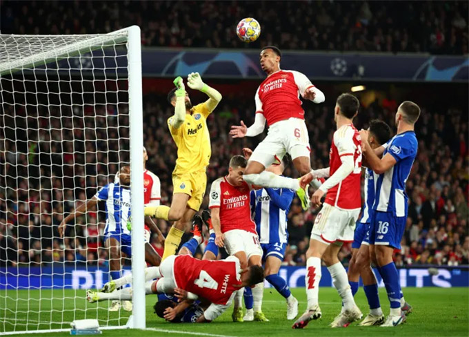 Vô hiệu hóa chiến thuật phạt góc của Arsenal Bí quyết đánh bại Pháo thủ trên không