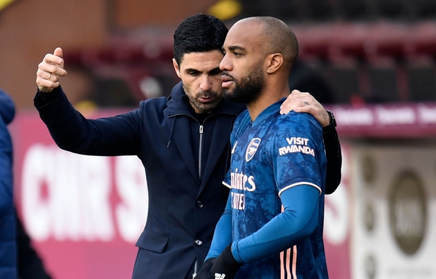 Cựu sao Tottenham nhận định, Arsenal sẽ bán đi Lacazette và giữ lại Odegaard 