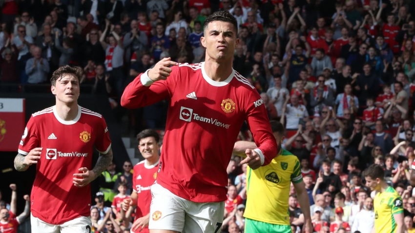 Ronaldo lập hattrick vào lưới Norwich Ronaldo lập hattrick vào lưới Norwich, giúp MU trở lại đường đua