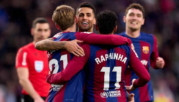 Mùa giải thăng hoa của Barcelona Flick tin tưởng Inaki Pena bất chấp sự cạnh tranh của Szczesny
