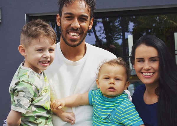 Aubameyang bị trộm đánh vỡ xương hàm, bỏ ngỏ khả năng đến Chelsea