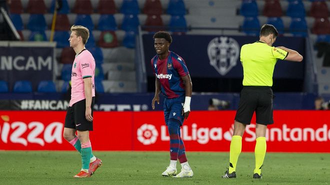 Barca chịu tổn thất nặng nề sau trận hòa Levante