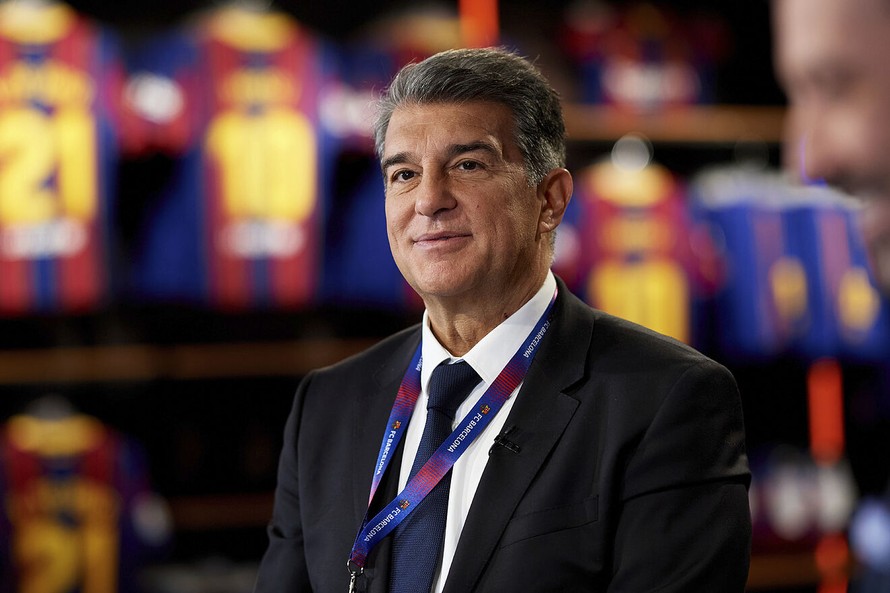 Chủ tịch Joan Laporta tiếp tục kích hoạt các đòn bẩy kinh tế 