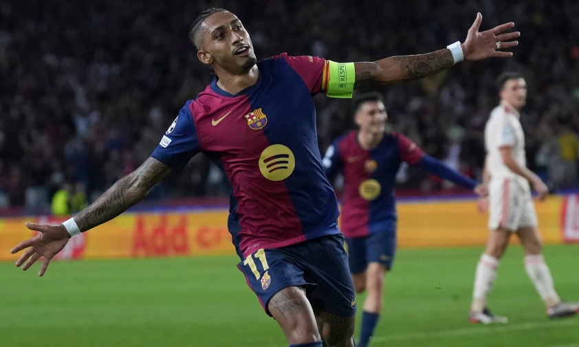 Barca áp đảo Bayern với cú hat-trick của Raphinha, Bayern còn quá xa so với thời Flick