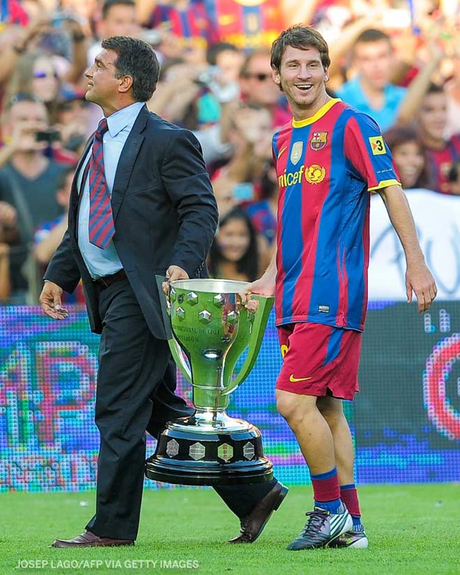 Barcelona chính thức đón tân chủ tịch Joan Laporta: "Ông trùm" mới có thể "trói chân" Messi?
