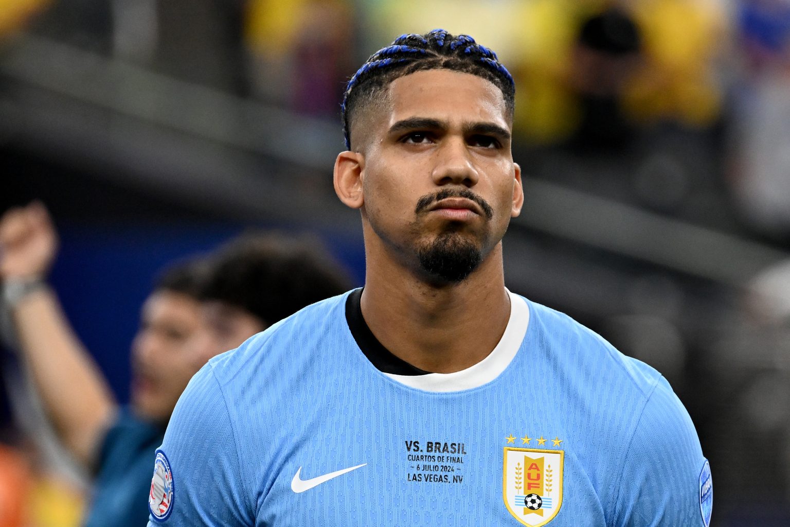 Tương lai bấp bênh của Ronald Araujo tại Barcelona