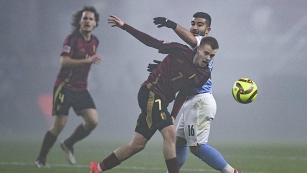 Cuộc Đối Đầu Nội Bộ Làm Lung Lay 