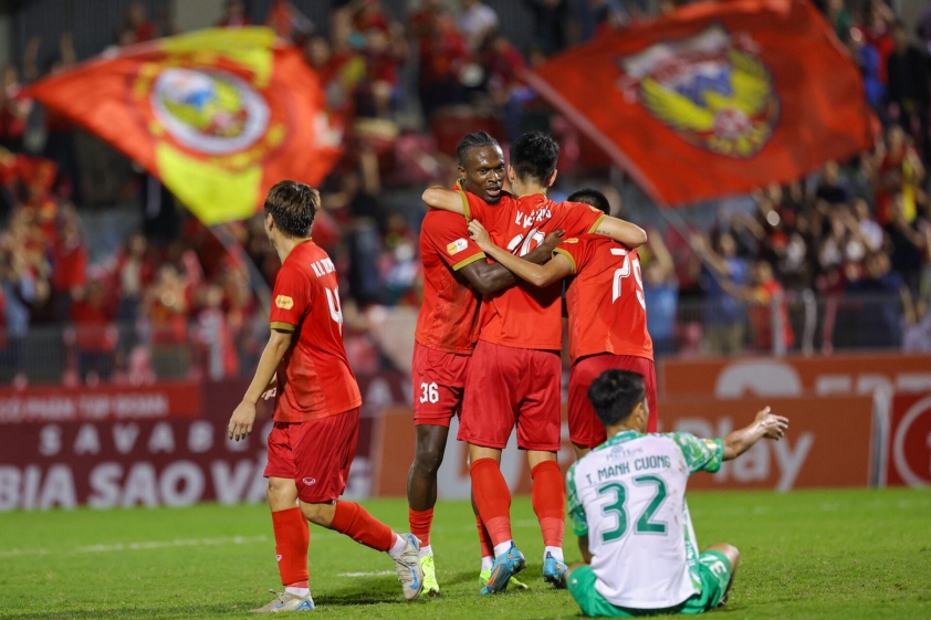 V-League 2024/25 Rượt Đuổi Căng Thẳng, Mưa Bàn Thắng Tràn Đầy