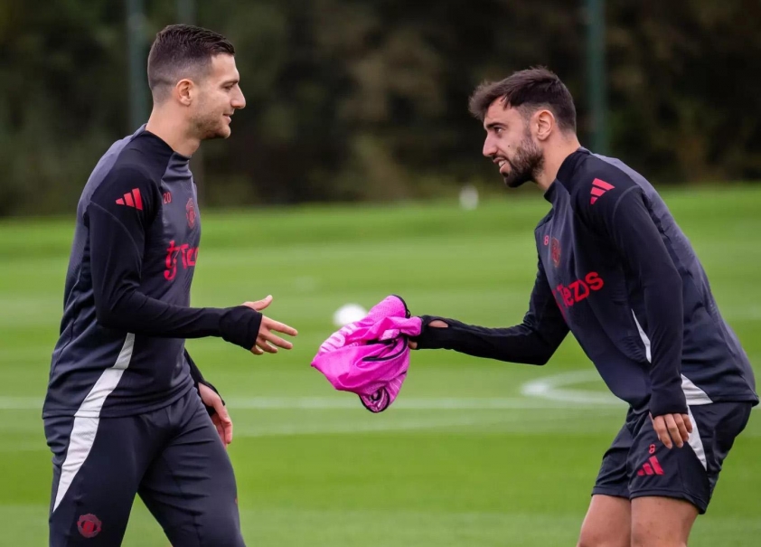 Ruben Amorim Tập Trung vào Bruno Fernandes và Diogo Dalot Khi Nhận Chức tại Manchester United