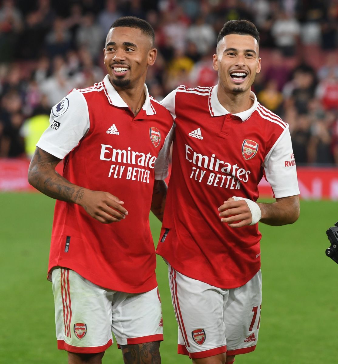 Arsenal vẫn đang bay cao trên BXH