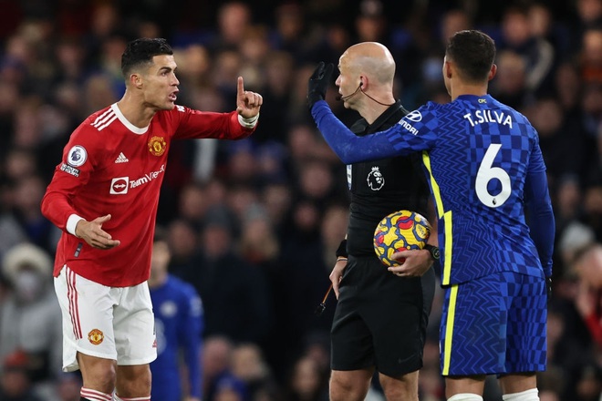 Michael Carrick để Ronaldo dự bị