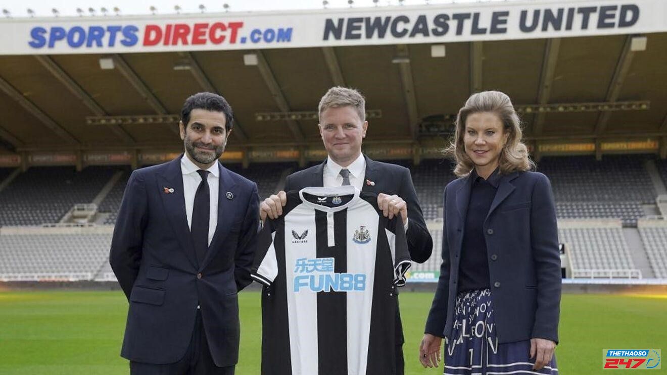 Ban lãnh đạo Newcastle và huấn luyện viên Eddie Howe