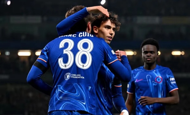 Jamie Carragher thừa nhận đánh giá sai về Chelsea mùa giải năm nay