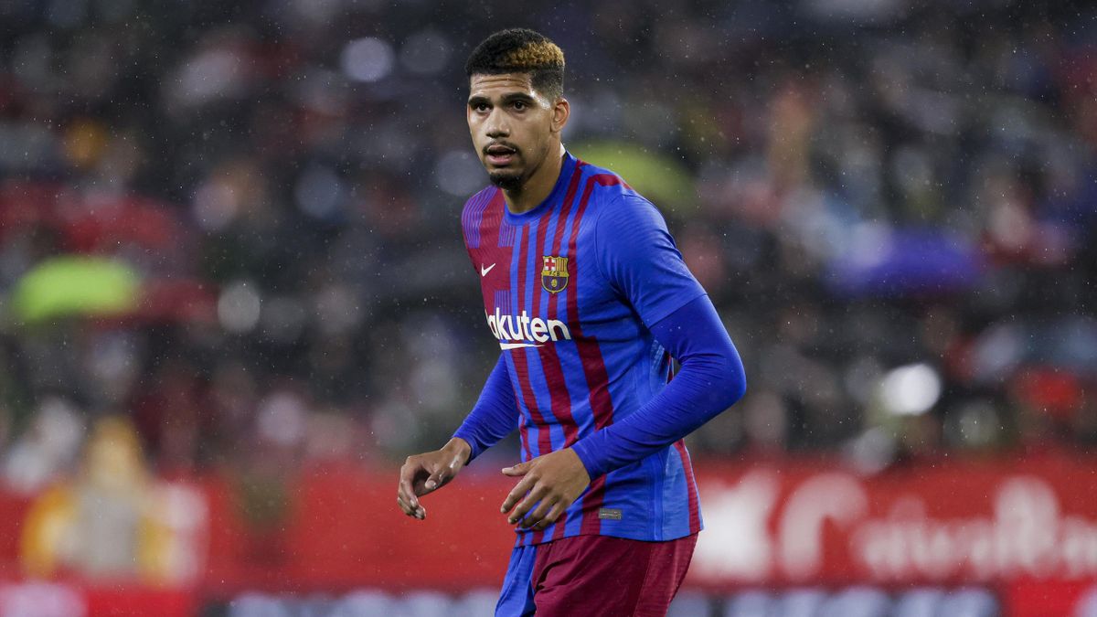 Ronald Araujo Barca sẽ gia nhập Chelsea 