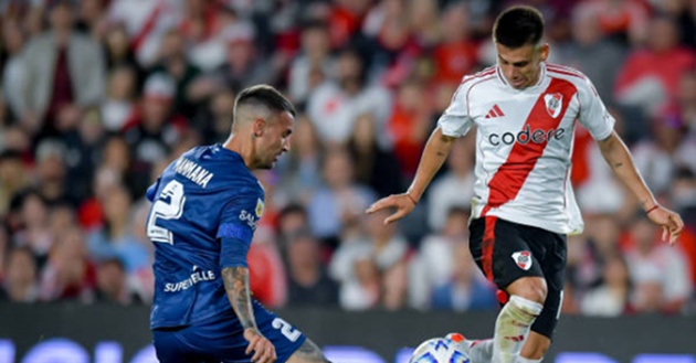 Tài năng trẻ Claudio Echeverri gia nhập Manchester City vào năm 2025