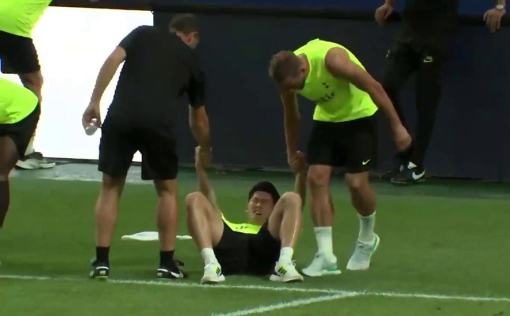 Các cầu thủ tỏ ra kiệt sức sau buổi tập cường độ cao của Conte