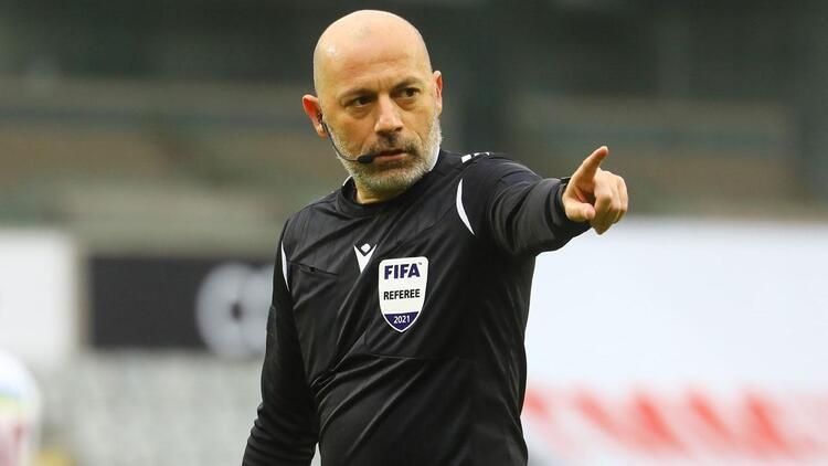 Cüneyt Çakır - Trọng tài bắt chính trận Croatia vs Tây Ban Nha Cüneyt Çakır - Trọng tài bắt chính trận Croatia vs Tây Ban Nha