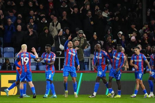 Brighton vs Crystal Palace Hải Âu đối đầu Đại Bàng trong trận chiến trụ hạng