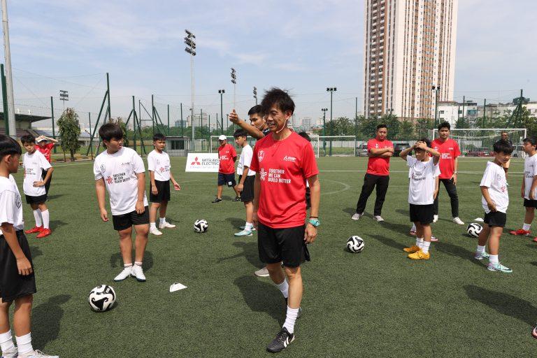 Chiếc Cúp Vàng AFF Cup 2024 Ra Mắt tại Hà Nội