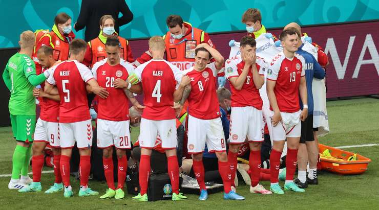 Christian Eriksen đột quỵ Christian Eriksen đột quỵ