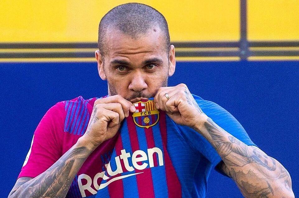 Dani Alves lập kỷ lục trong trận El Clasico 