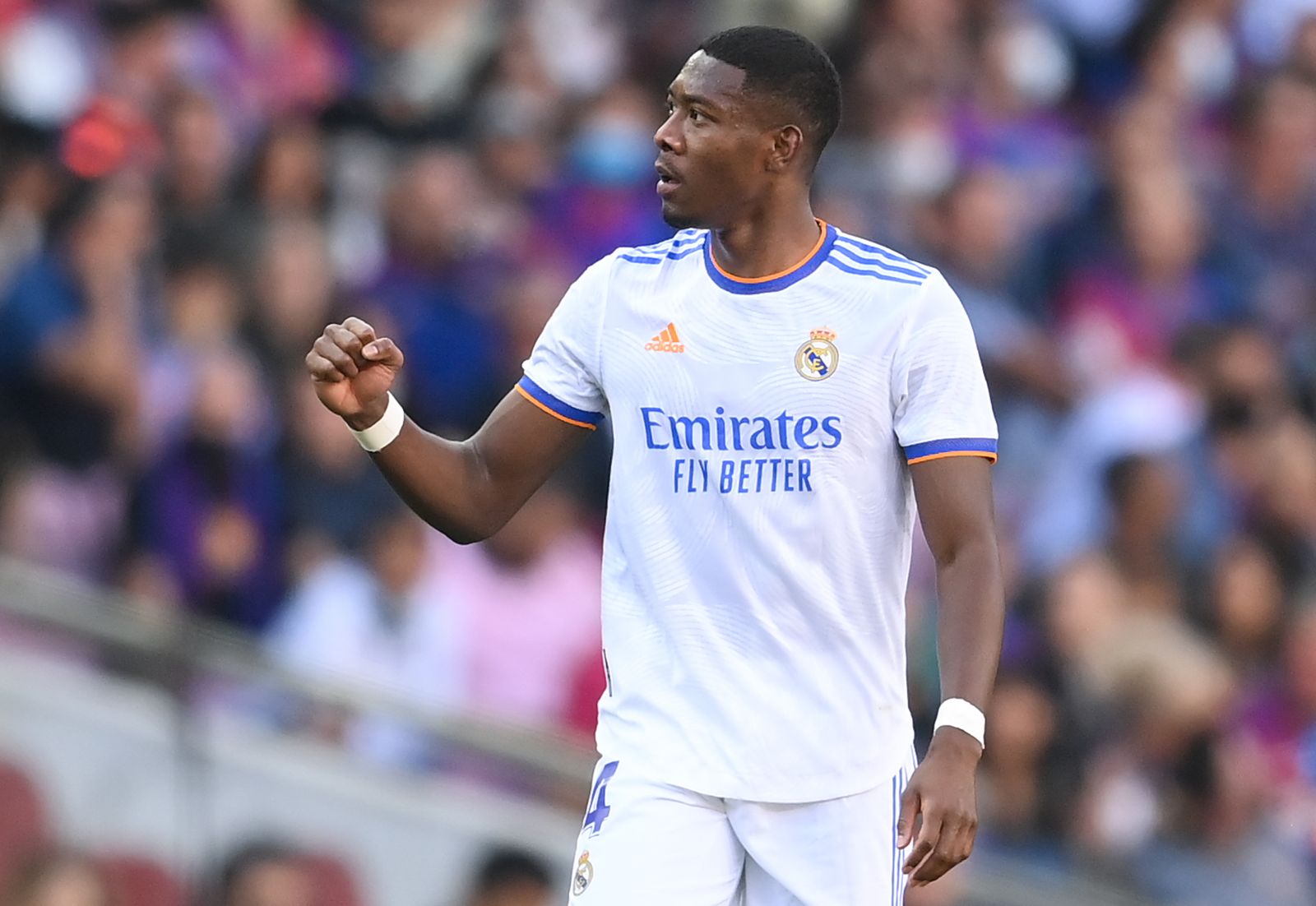Real Madrid David Alaba dương tính với COVID-19