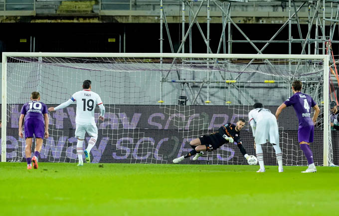 De Gea tỏa sáng rực rỡ, Fiorentina đánh bại AC Milan trong trận đấu kịch tính