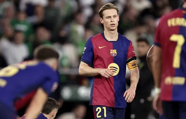 Đoạn đi xuống của Frenkie de Jong ở Barcelona Sai lầm nghiêm trọng, mất vị trí và tương lai không chắc chắn