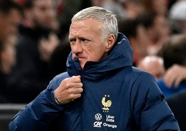 Deschamps cầu khẩn HLV PSG hạn chế sử dụng Kylie Mbappe