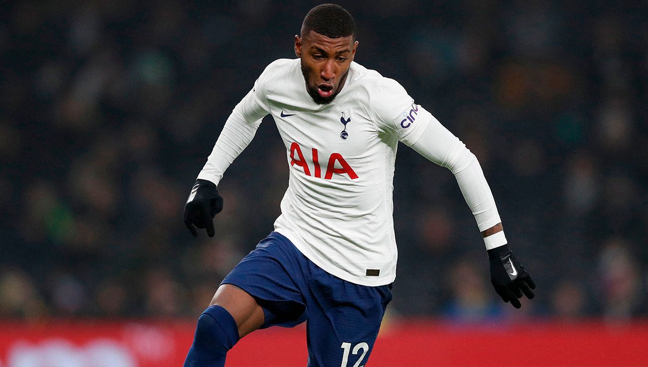 Tottenham ra giá cho Emerson Royal 