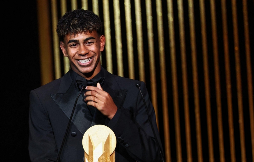 Lamine Yamal Viên kim cương thô của Barcelona được kỳ vọng sẽ giành nhiều Quả bóng vàng như Zinedine Zidane